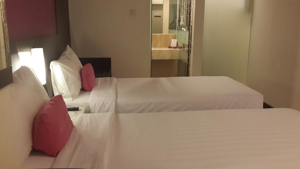 เฟฟโฮเต็ล ปลูอิตจังค์ชั่น Hotel จาการ์ตา ภายนอก รูปภาพ