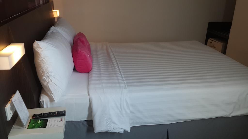 เฟฟโฮเต็ล ปลูอิตจังค์ชั่น Hotel จาการ์ตา ภายนอก รูปภาพ