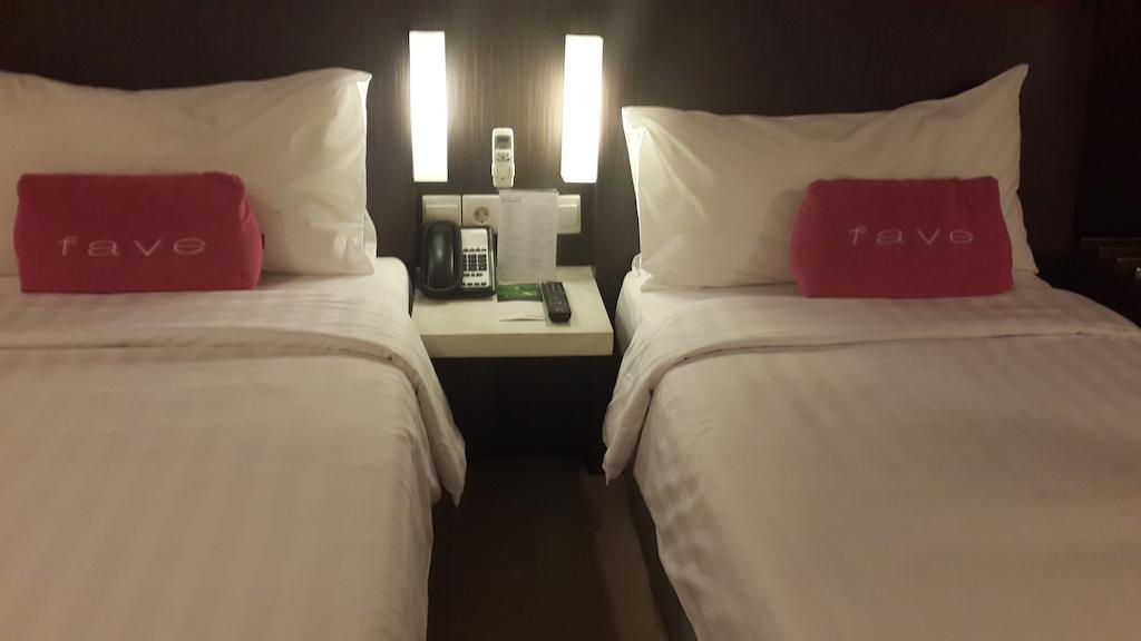 เฟฟโฮเต็ล ปลูอิตจังค์ชั่น Hotel จาการ์ตา ภายนอก รูปภาพ