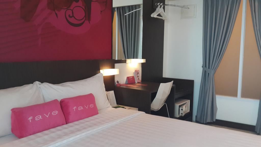 เฟฟโฮเต็ล ปลูอิตจังค์ชั่น Hotel จาการ์ตา ภายนอก รูปภาพ