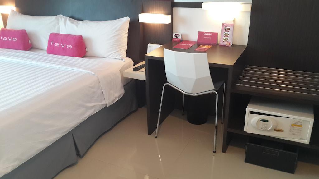 เฟฟโฮเต็ล ปลูอิตจังค์ชั่น Hotel จาการ์ตา ภายนอก รูปภาพ